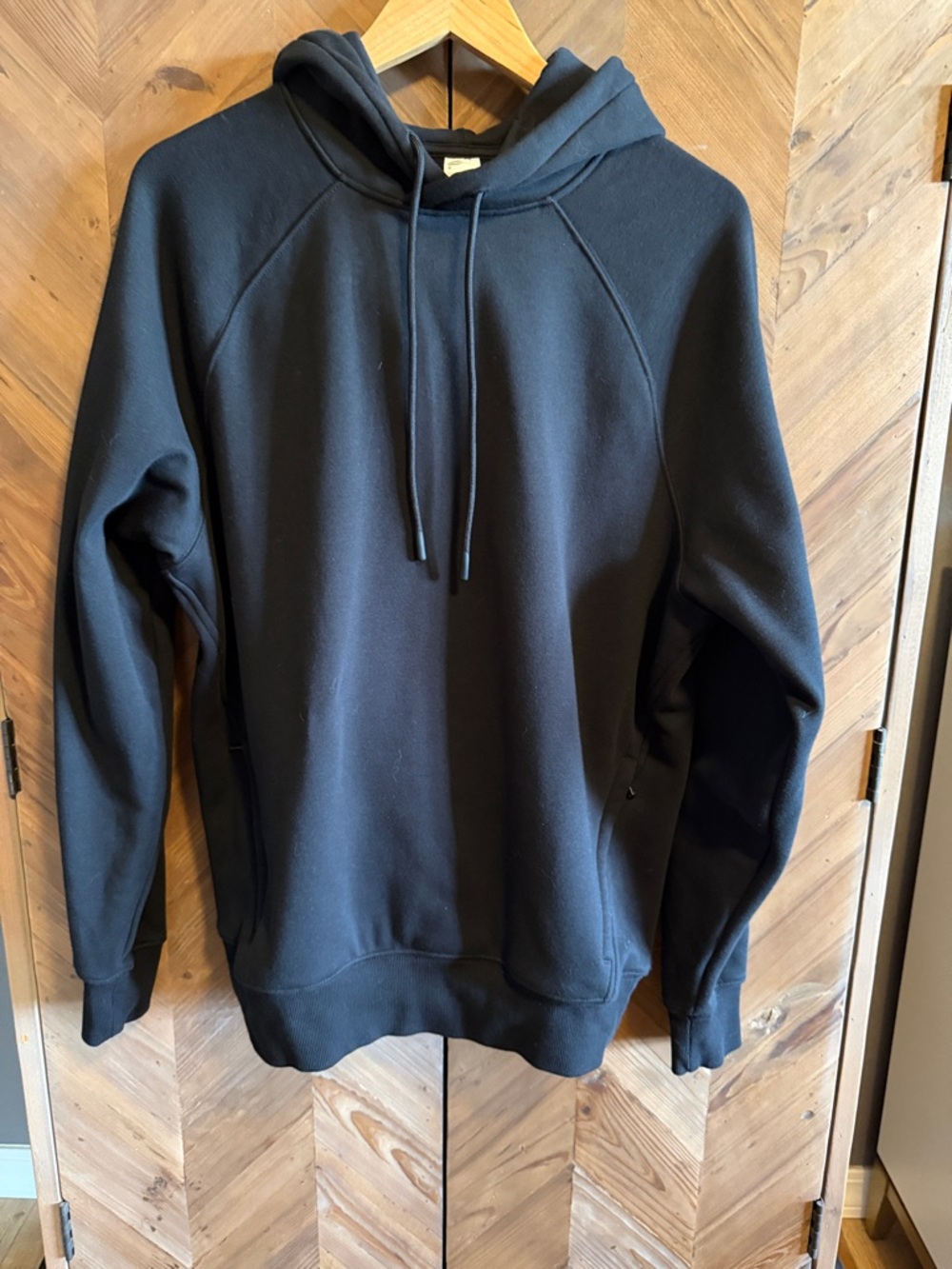 Men's Black Pullover Hoodie - Classic Casual Sweatshirt